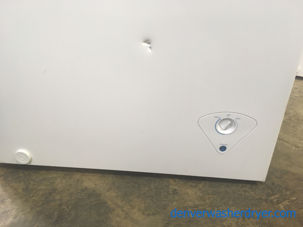 NEW!! Insignia Chest Freezer, White, Capacity 5.0 Cu.Ft., 29″ Wide, 1-Year Warranty!
