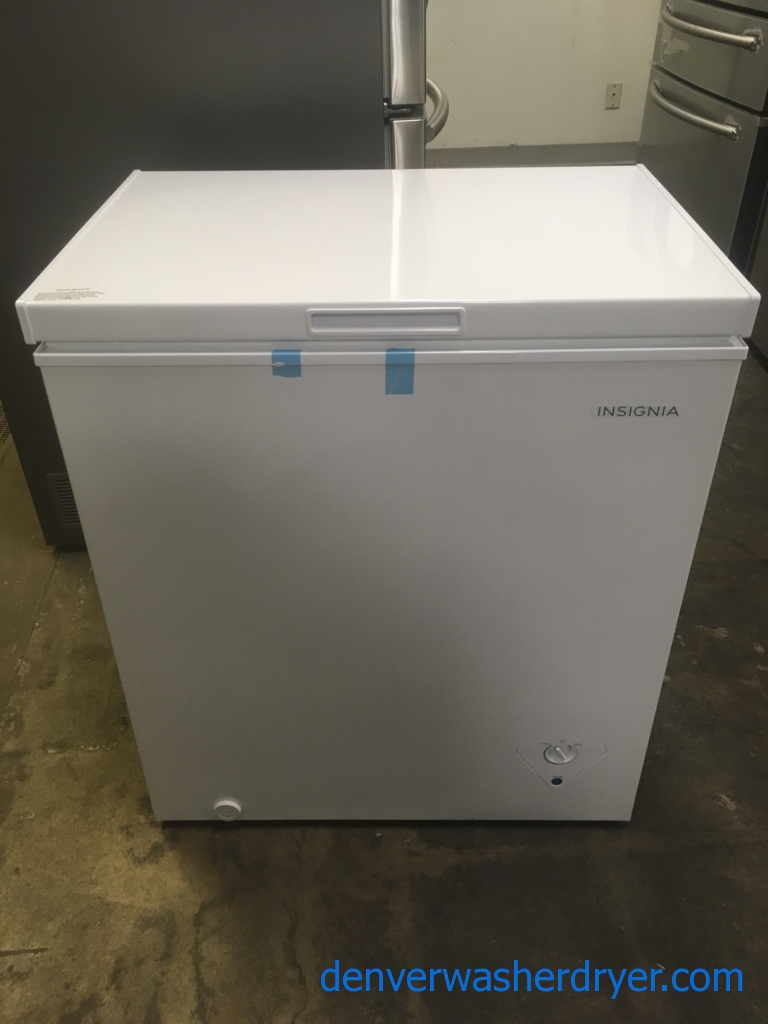 NEW!! Insignia White Chest Freezer, Capacity 5.0 Cu.Ft., 29″ Wide, 1-Year Warranty!