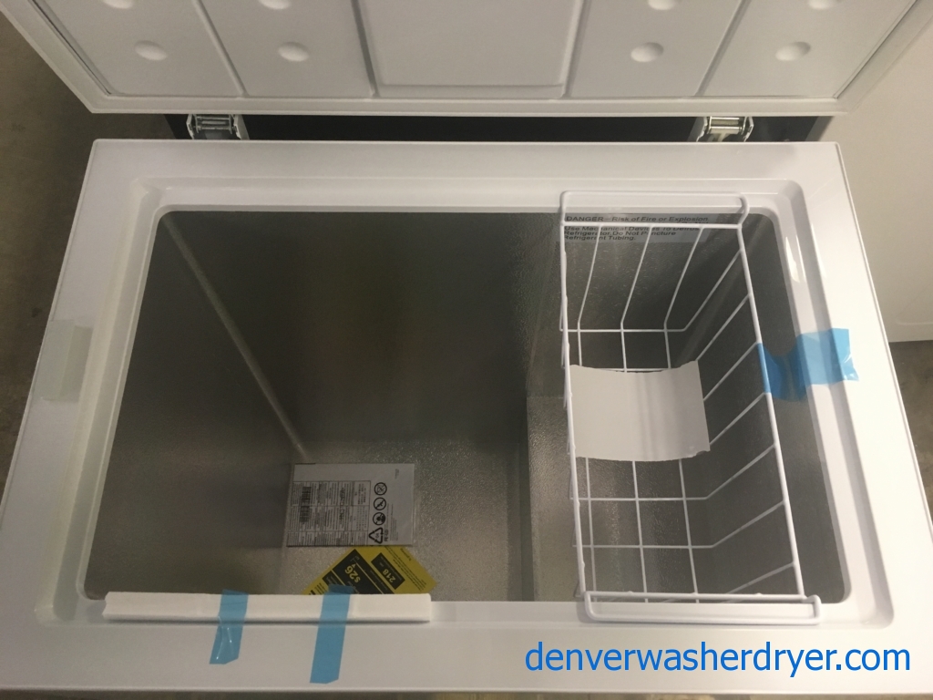 NEW!! Insignia White Chest Freezer, Capacity 5.0 Cu.Ft., 29″ Wide, 1-Year Warranty!