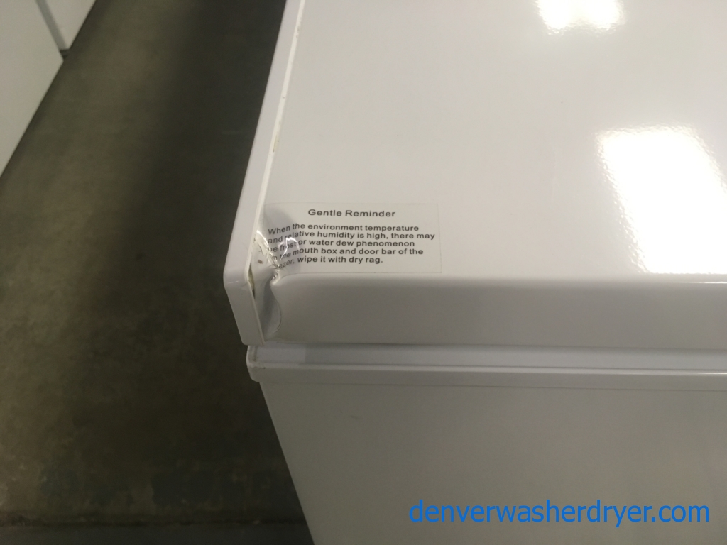 NEW!! Insignia White Chest Freezer, Capacity 5.0 Cu.Ft., 29″ Wide, 1-Year Warranty!