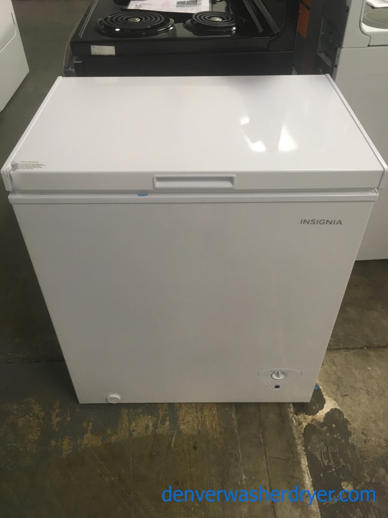 NEW!! Insignia White Chest Freezer, Capacity 5.0 Cu.Ft., 29″ Wide, 1-Year Warranty!