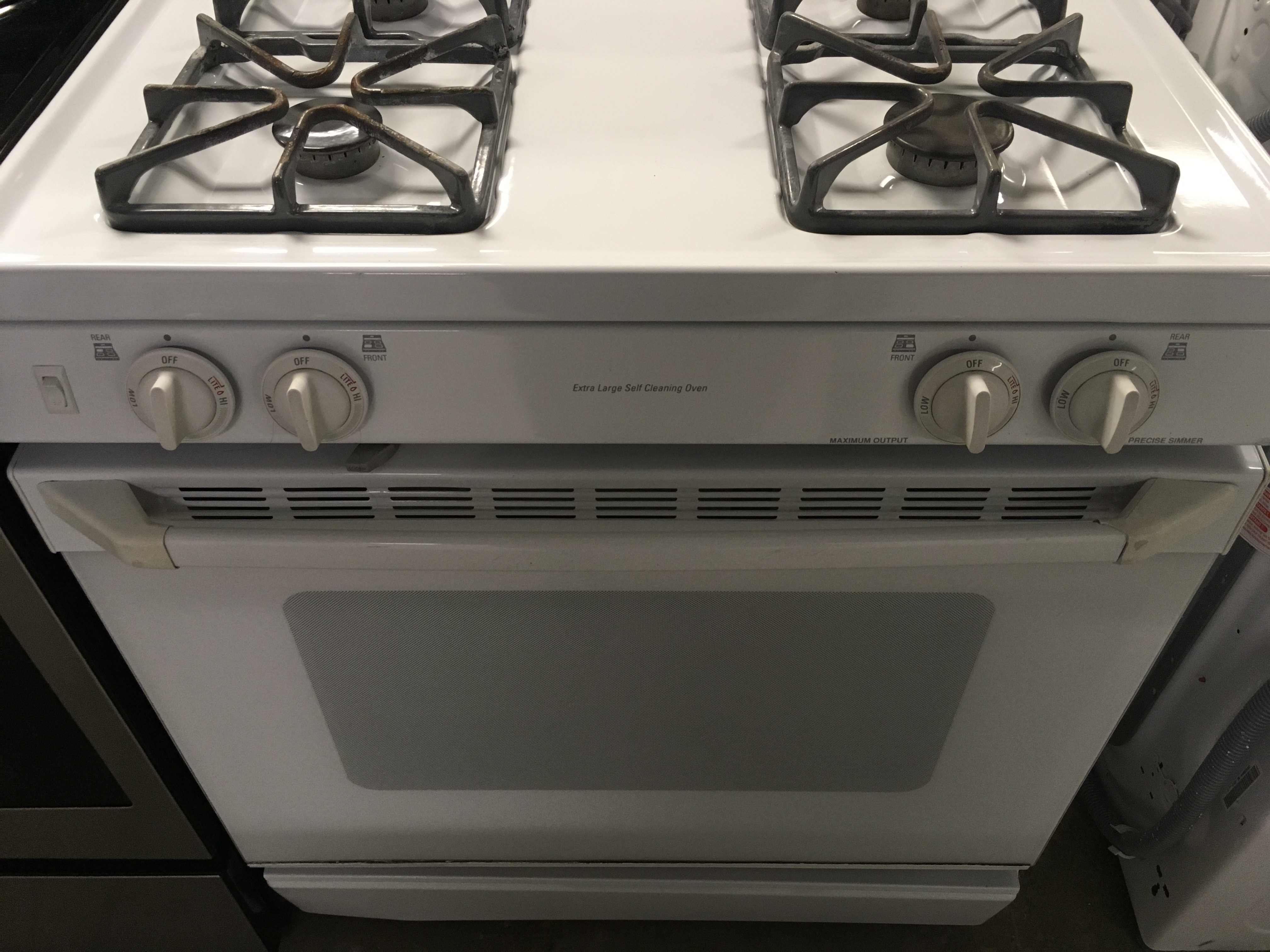 GE Free-Standing GAS Range, White, 4 Burners, Self Cleaning, Capacity 5.0 Cu.Ft., Quality Refurbished, 1-Year Warranty!