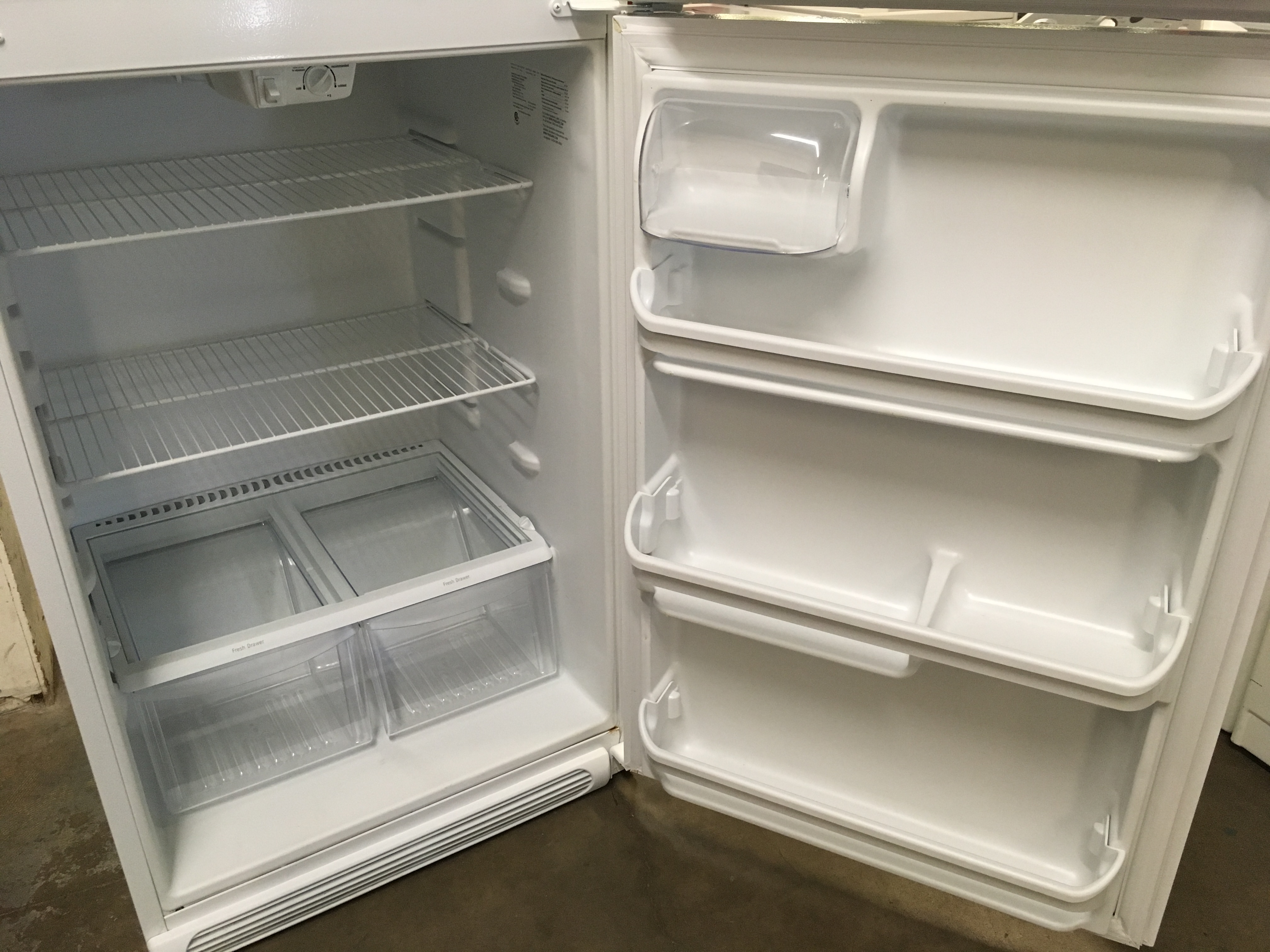 Beautiful Frigidaire Refrigerator, Top-Mount, Free-Standing, White Textured, Capacity 18.0 Cu.Ft., Quality Refurbished, 1-Year Parts Warranty!