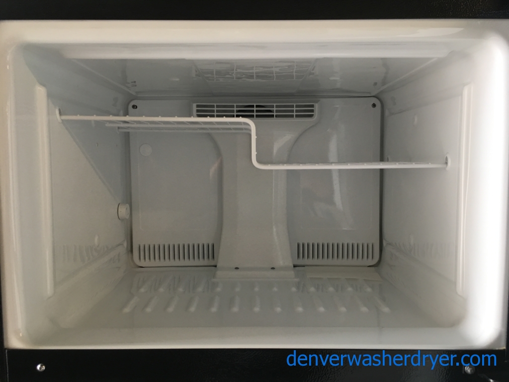 Nice GE Top-Mount Refrigerator, Black Textured, 18.0 Cu.Ft. Capacity, Humidity Control Crispers, 28″ Wide, Quality Refurbished, 1-Year Warranty!