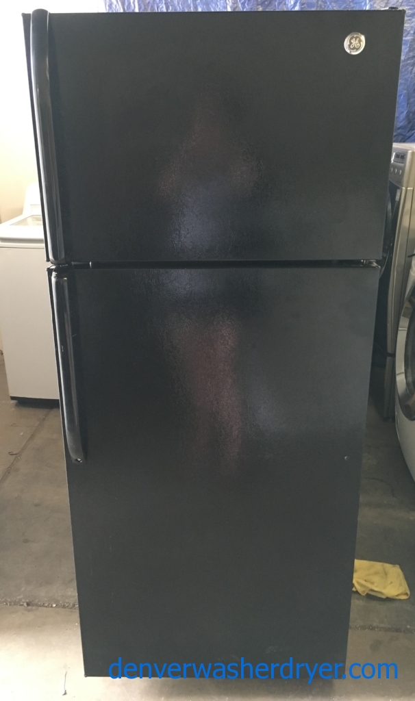 Nice GE Top-Mount Refrigerator, Black Textured, 18.0 Cu.Ft. Capacity, Humidity Control Crispers, 28″ Wide, Quality Refurbished, 1-Year Warranty!