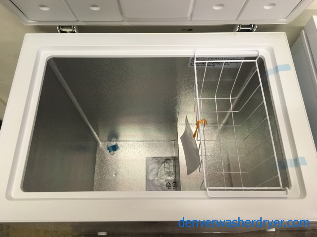 NEW! Insignia Chest Freezer, 29″ Wide, White, 5.0 Cu.Ft. Capacity, Storage Basket, Power Indicator Light, 1-Year Warranty!