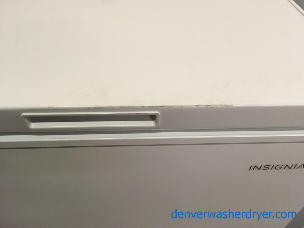 NEW! Insignia Chest Freezer, 29″ Wide, White, 5.0 Cu.Ft. Capacity, Storage Basket, Power Indicator Light, 1-Year Warranty!